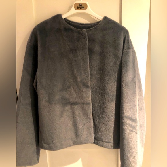 Lovely blue gray faux fur jacket from Uniqlo.  New, never worn - Picture 3 of 3